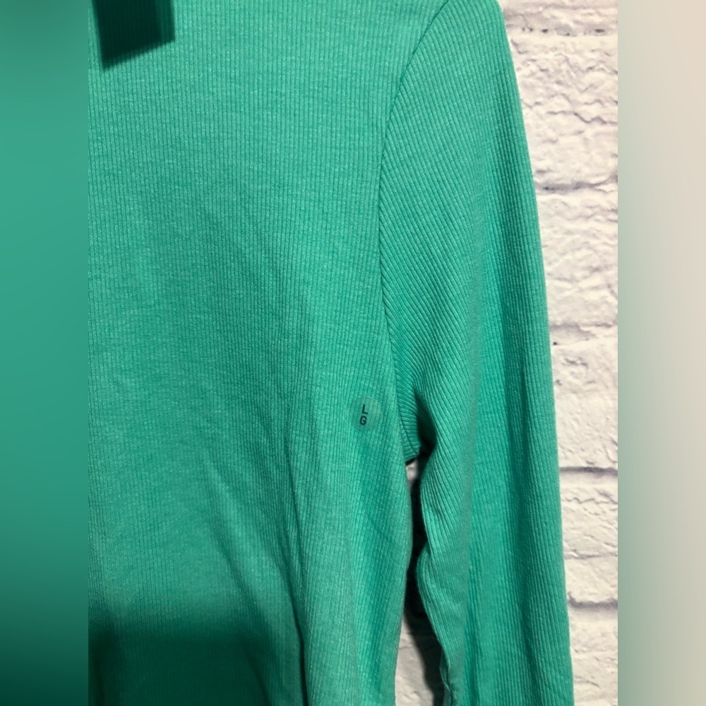 New American Eagle Top Medium and Large - Picture 4 of 12
